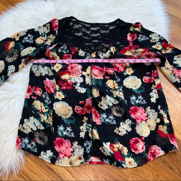 Skies Are Blue Silky Lace Floral Flowing Blouse - Picture 7 of 11